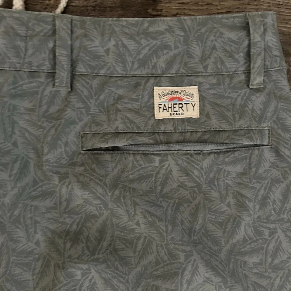 Faherty All Day 31 X 9” Short Belharra Dunes Grey Green All Over Tropical Print